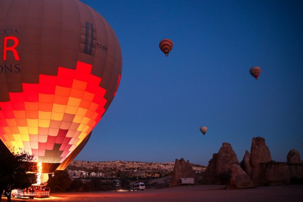 Vé Khinh Khí Cầu Cappadocia Giá Bao Nhiêu? Hãng Uy Tín Và Cách Đặt Sớm