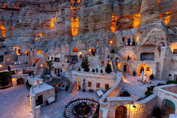 Cappadocia Thổ Nhĩ Kỳ: Ống Khói Cổ Tích, Khinh Khí Cầu Và Điểm Nổi Bật