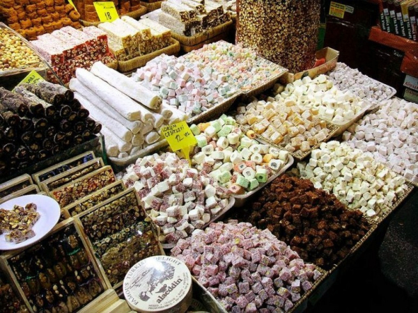 Đi Thổ Nhĩ Kỳ Mua Gì Làm Quà? Lokum, Trà, Mắt Nazar, Gốm Và Mẹo Chọn