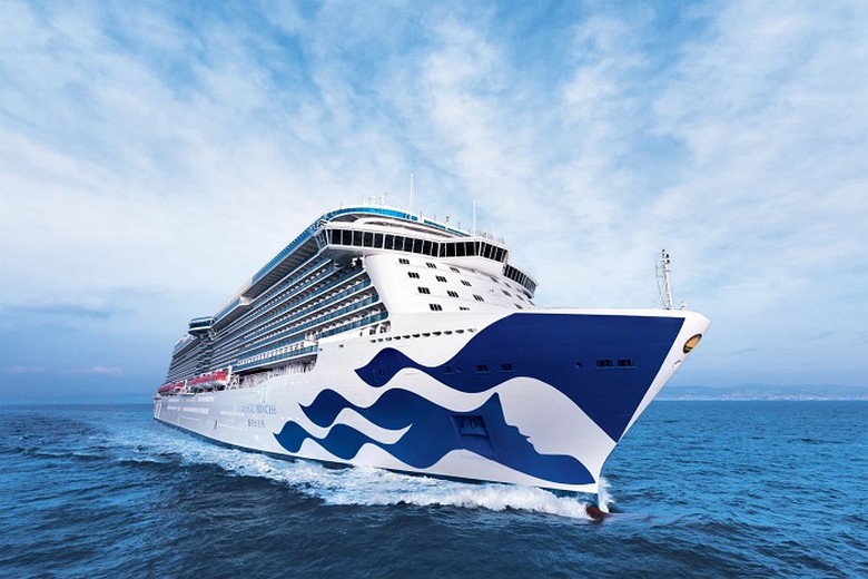 Du thuyền Blue Cruise neo tại một vịnh nhỏ ven biển Địa Trung Hải