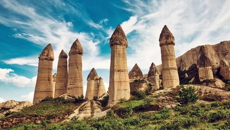 Những cột đá tuff hình nấm đặc trưng của Cappadocia