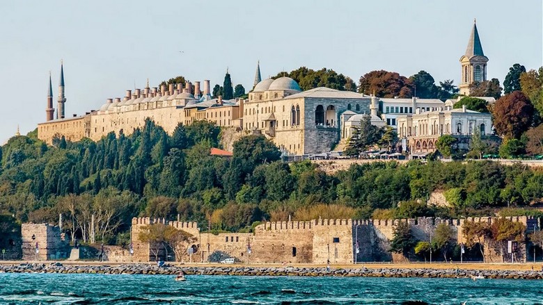 Tầm nhìn ra eo biển Bosphorus và vịnh Sừng Vàng từ Cung điện Topkapi