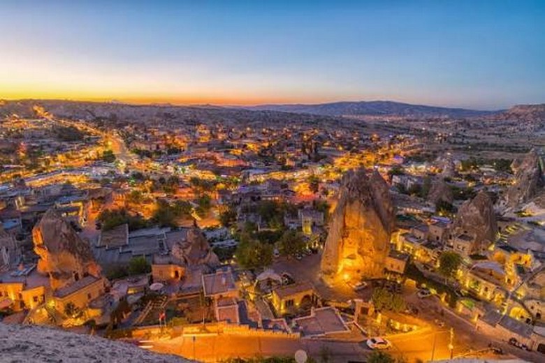 Toàn cảnh thị trấn Goreme từ điểm ngắm hoàng hôn trên đồi Aydin