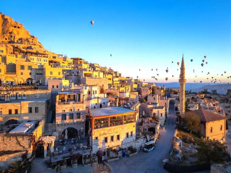 Đường đi qua thành phố Konya giữa Cappadocia và Pamukkale